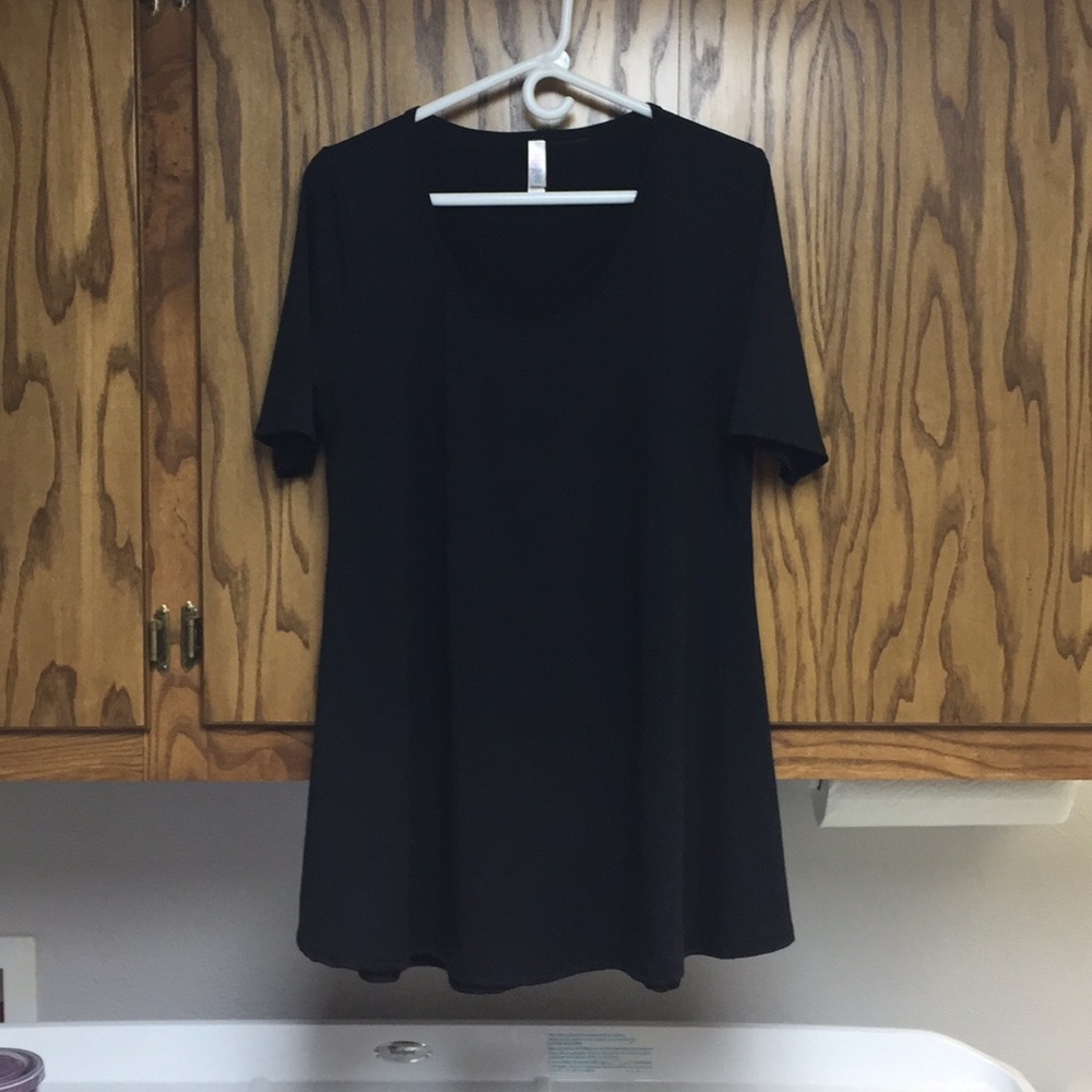 Lularoe Solid Black Large Perfect Tee-like new